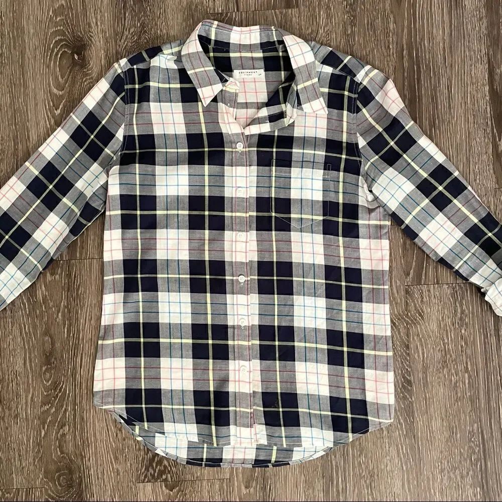 Equipment button up  - Picture 2 of 7